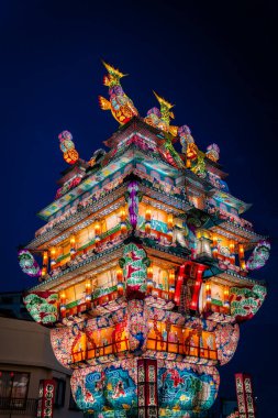 Japonya 'nın Akita kentindeki Noshiro Tenku no Fuyajo Tanabata Festivali Fener Kaleleri. Yüksek kalite fotoğraf