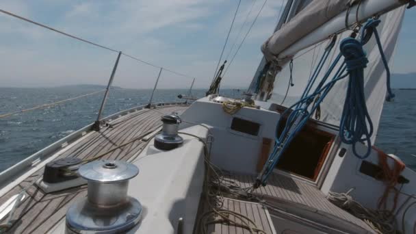 Havsutsikt Från Segelbåt Regatta Utsikt Över Havet Och Vågor Begreppet Royaltyfri Stockvideo