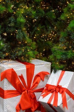 Noel ağacının altında hediyeler, Noel ve Yeni Yıl konsepti