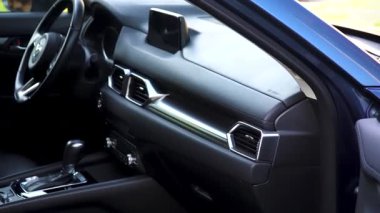 Mazda CX-5 iç yolcu kapısı açık