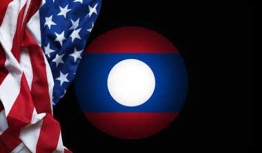 Laos 'un ulusal simgesi hafifçe sallanan ABD bayrağının yanında