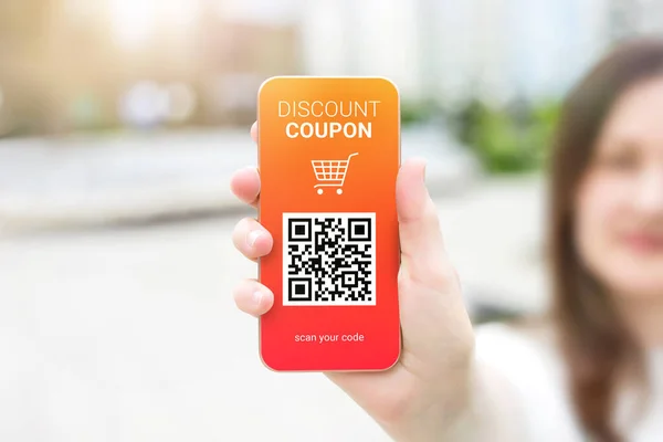 Female Hand Holding Discount Coupon Code Smartphone Mobile Application — Stock Photo, Image