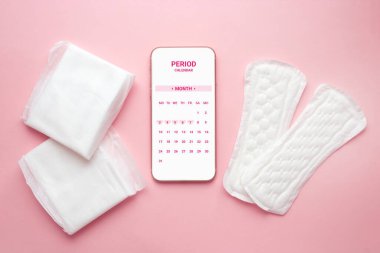 Adet döngüsünün mobil uygulama takvimi. Hamilelik konsepti. en üstteki görünüm