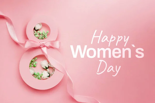 8 Mart kartpostalı. Sekiz numaralı kağıt, pembe arka planda suni bahar çiçekleriyle süslenmiş. Tebrikler, mesaj.