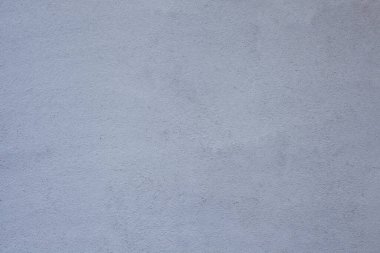 Arka plan beyaza boyanmış beton bir duvar.