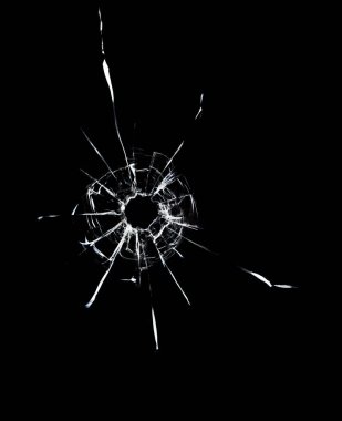 Siyah arka planda kırık cam dokusu.