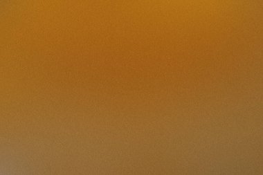 Kum tanecikli arkaplan çerçeveyi sıcak ve davetkar bir renkle dolduruyor