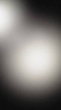 Solan ışık, kumlu bir arkaplan karşısında soyut bir eğim yaratır.