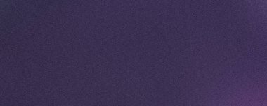 Koyu mor renkte ve kumlu bir yapısı var.