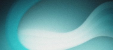 Düz bir dalga şekli içeren, mavi ve beyaz eğimli, soyut kumlu doku arkaplanı