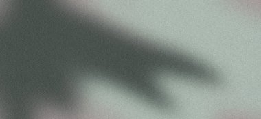 İnce bir gölge örtüsü içeren soyut kumlu gradyan arkaplan derinlik ve doku hissi yaratıyor