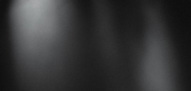 Siyah kumlu arka plan, üç spot ışığı aşağıya doğru parlıyor.