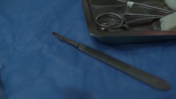 Strumenti Chirurgici Dentali Sul Tavolo Durante Operazione Rimuovere Denti Del — Video Stock