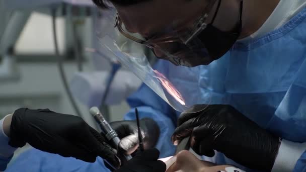 Close Eyes Doctor Dentist Protective Medical Glasses Face Shield Visor — Αρχείο Βίντεο