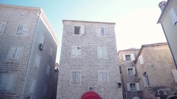 Zoom Three Story Stone House Closed Wooden Shutters Old Town — Stock Video