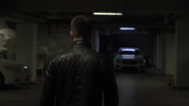Silhouette Guy Underground Parking Lot Dark Black Leather Jacket Jacket — Stock Video