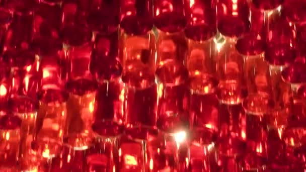 现代古怪餐厅酒吧的天花板是用红色玻璃制成的 由明亮的白色灯 地下灯 原创性灯 聚变灯 日光照明 — 图库视频影像