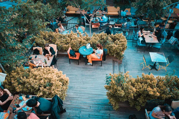 Mensen Eten Tuin Van Het Restaurant — Stockfoto