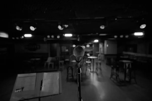Microphone Debout Sur Scène — Photo