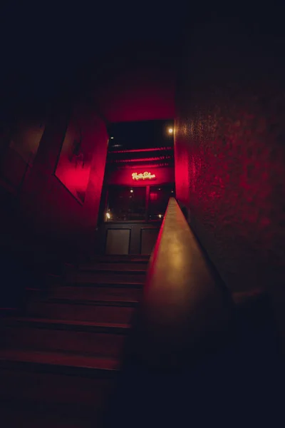 Escadas Que Levam Área Concertos Dentro Pub Fotos De Bancos De Imagens