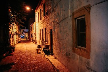 Eski şehrin merkezinde eski bir cadde.