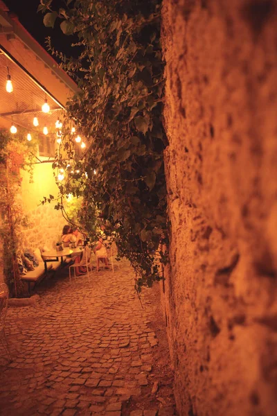 Eski şehrin gece manzarası.