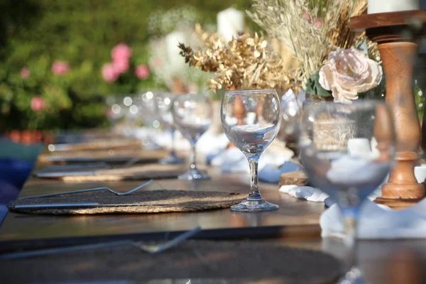 Wedding organization and wedding dinner table