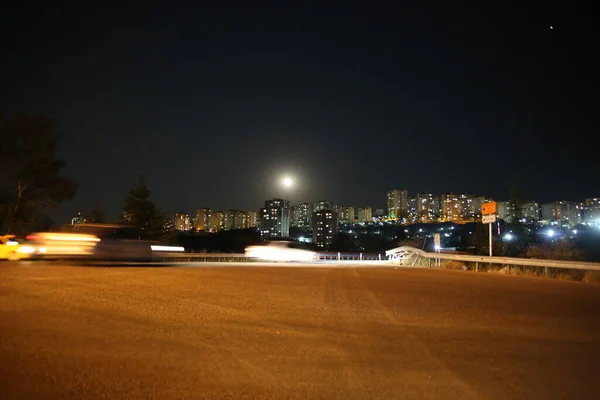 Mond Und Stadtlicht — Stockfoto