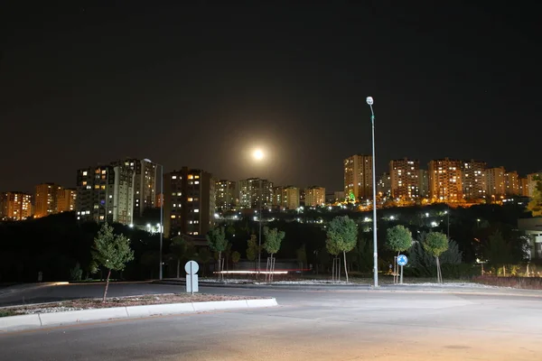 Mond Und Stadtlicht — Stockfoto