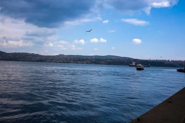 Boğaz ve Boğaz 'dan geçen gemiler