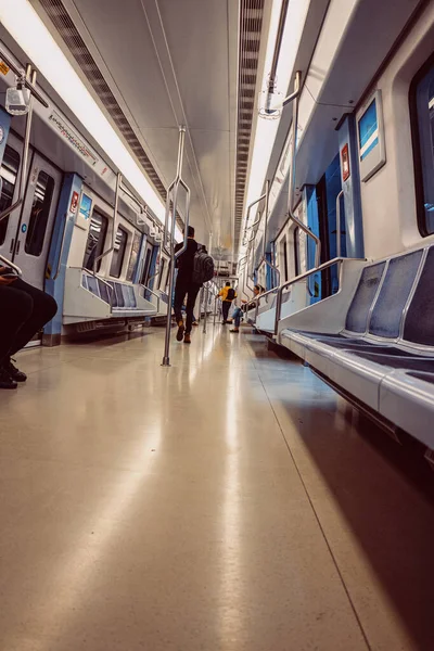 Tunnelbana Väntar Sina Passagerare — Stockfoto