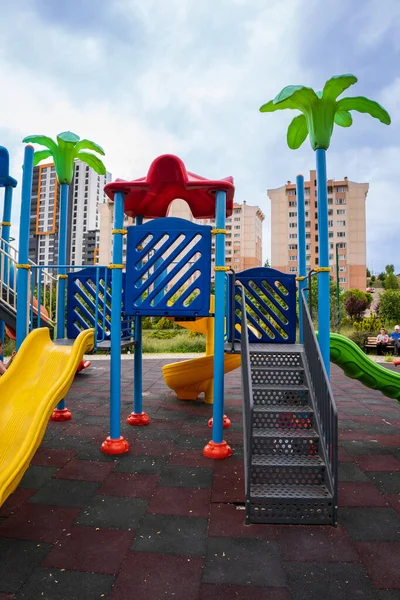 Красивая Веселая Детская Игровая Площадка — стоковое фото