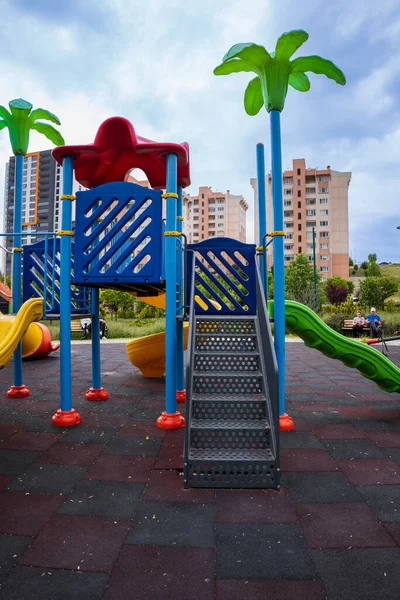 Piękny Kolorowy Zabawy Plac Zabaw Dla Dzieci — Zdjęcie stockowe