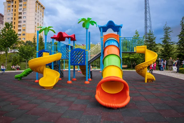 Piękny Kolorowy Zabawy Plac Zabaw Dla Dzieci — Zdjęcie stockowe