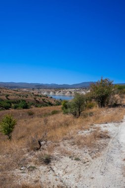 Çölde yol dağlarda