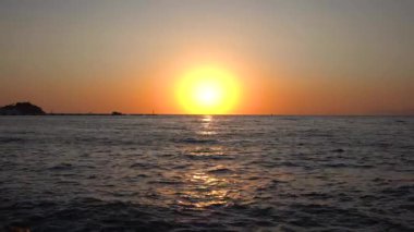 Sahilde güzel bir gün batımı