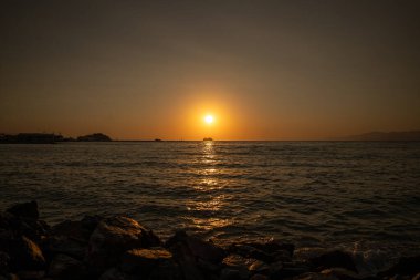 Denizde gün doğumu