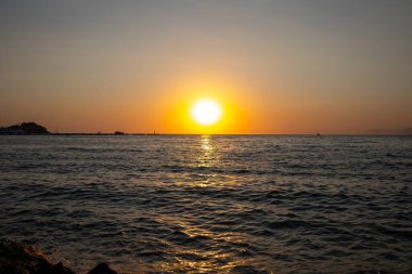 Denizde güzel bir gün batımı