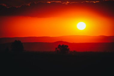 Dağlarda gün batımı