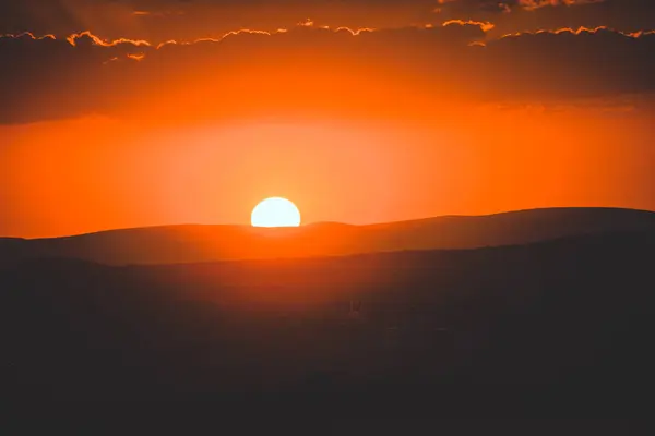 Dağlarda gün batımı