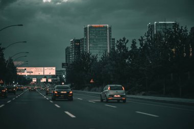 Şehrin modern binası