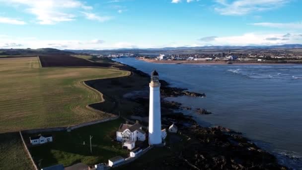 スコットランドの北海沿岸の灯台上からの眺め — ストック動画