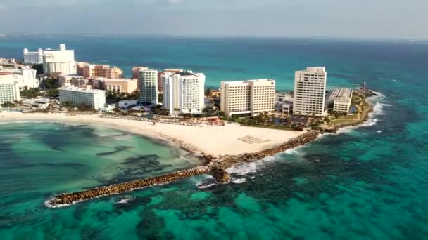 Мексика Канкун Красивое Побережье Карибского Моря Бирюзовой Водой Вид Сверху — стоковое видео
