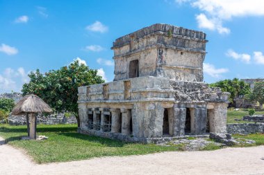 Meksika antik Maya şehri Tulum 'daki Karayipler kıyısında.