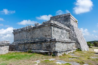 Meksika antik Maya şehri Tulum 'daki Karayipler kıyısında.