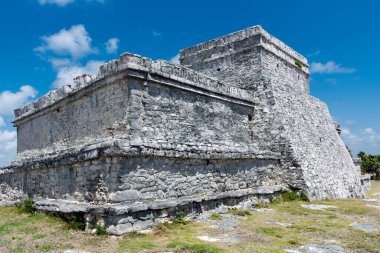 Meksika antik Maya şehri Tulum 'daki Karayipler kıyısında.