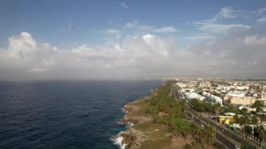 Dominik Cumhuriyeti Santo Domingo, güzel Karayip deniz kıyıları turkuaz su, üst manzara.
