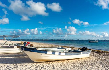 Punta Cana 'daki Karayip kıyılarında demirlemiş tekneler..