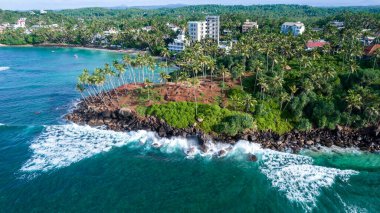 Mirissa 'nın Sri Lanka adasındaki güzel Hint Okyanusu kıyısı. Hava fotoğrafçılığı.