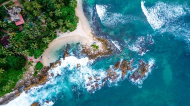 Mirissa 'nın Sri Lanka adasındaki güzel Hint Okyanusu kıyısı. Hava fotoğrafçılığı.
